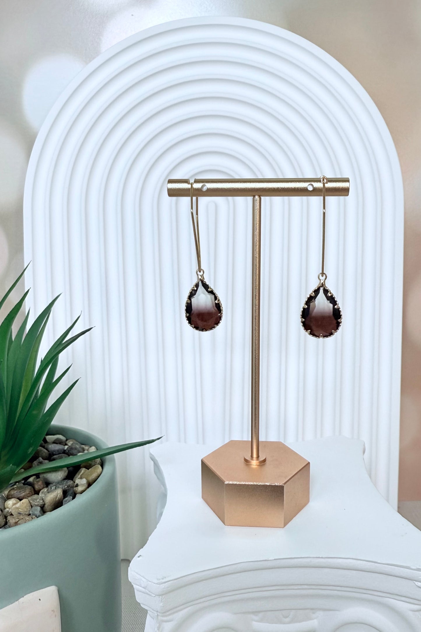 Maroon Teardrop