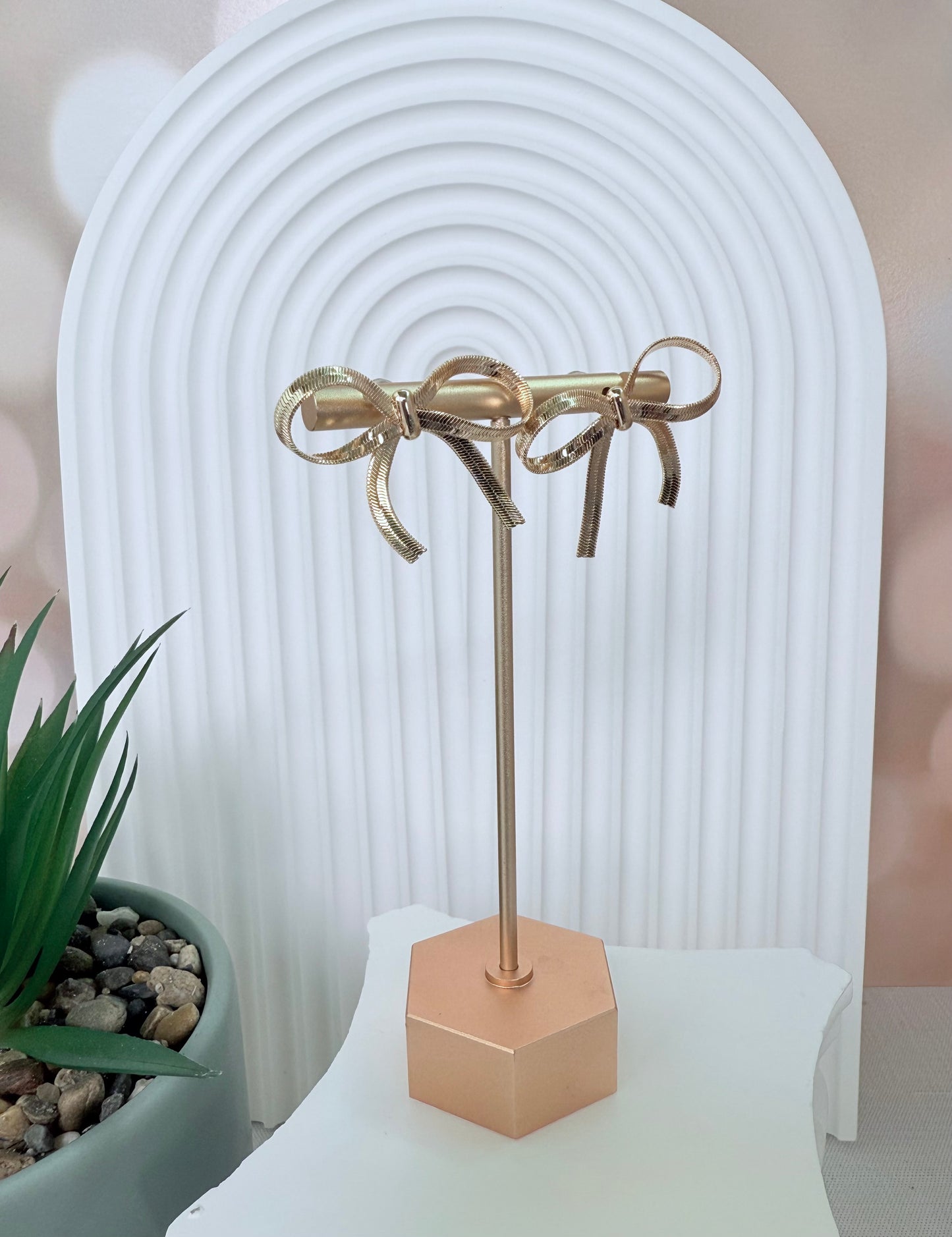 Bow Stud