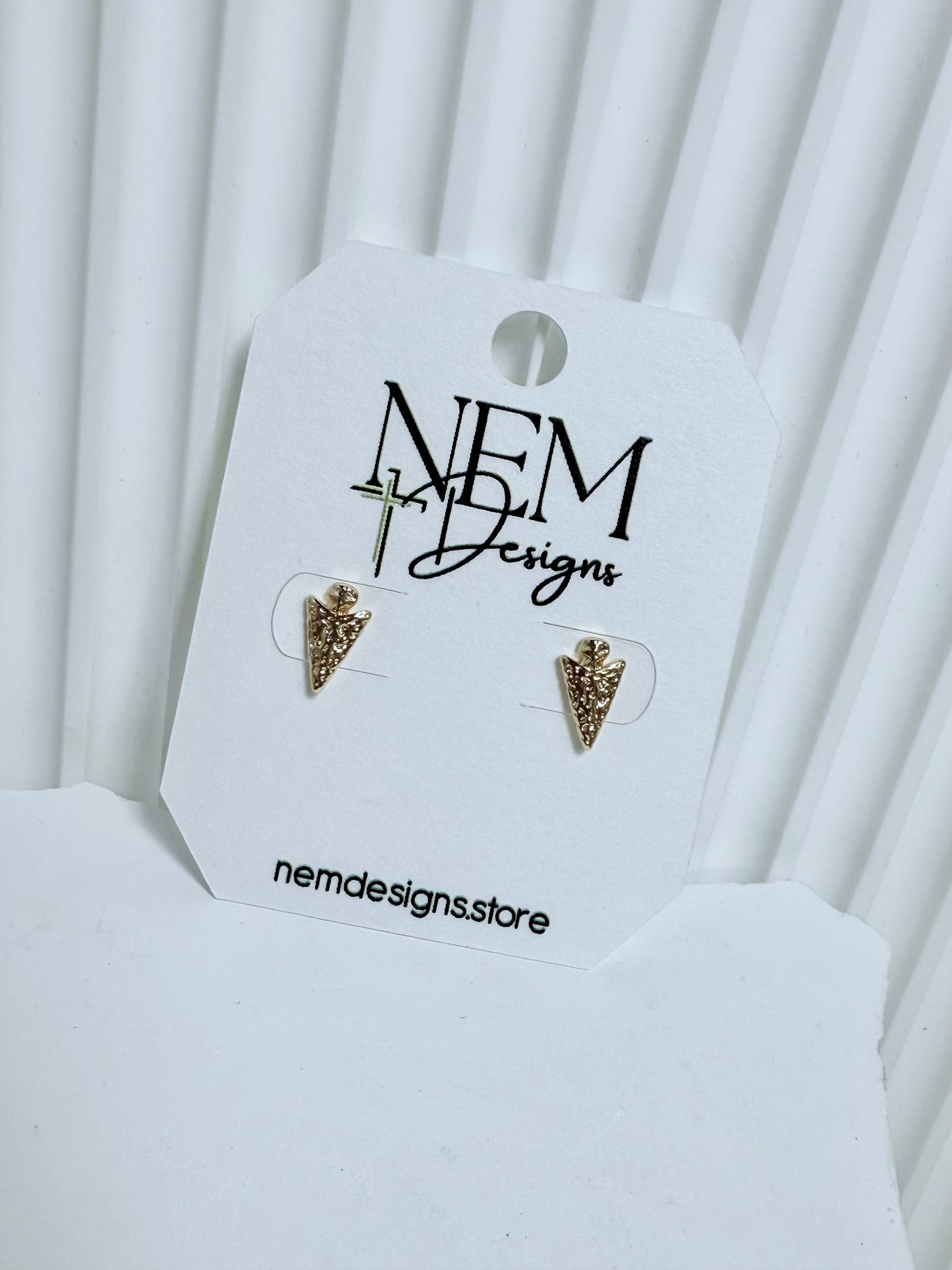 Arrowhead studs