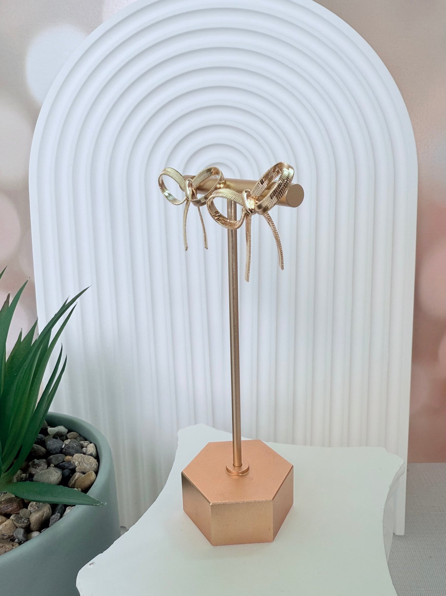 Bow Stud