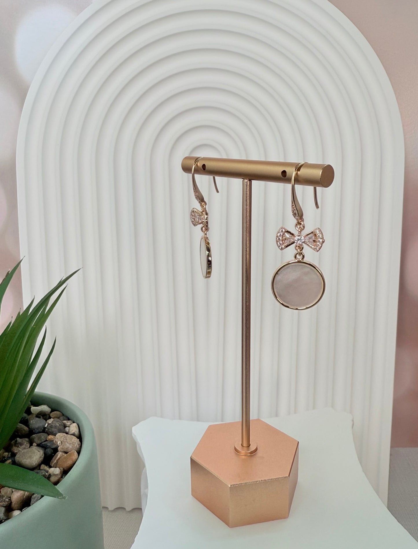 Circle Pearl and Bow