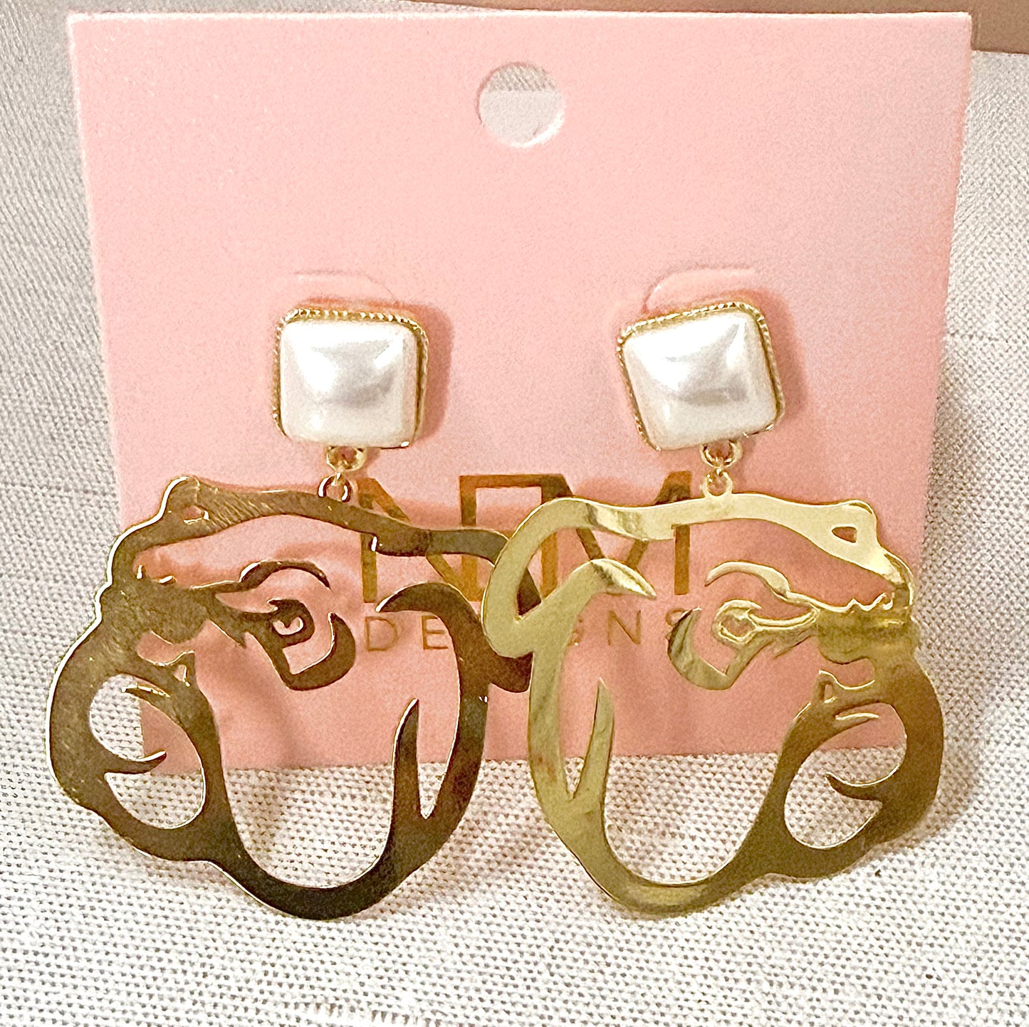 Pearl Stud Bulldog Earring