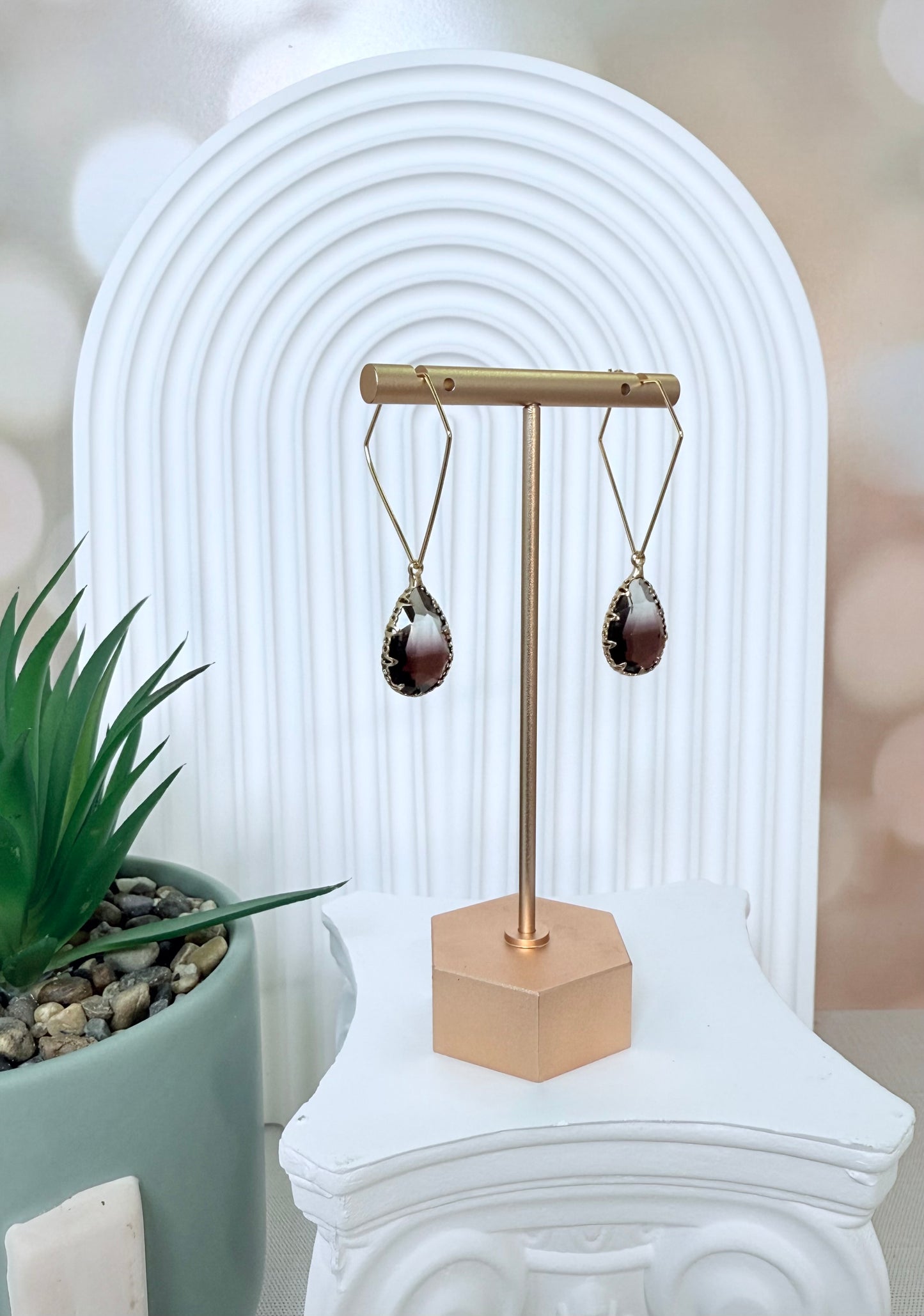 Maroon Teardrop