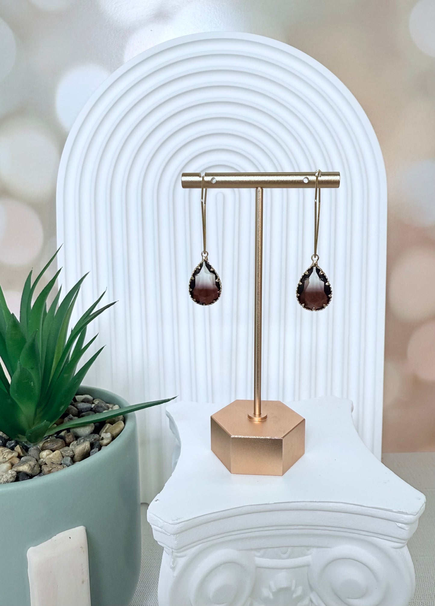 Maroon Teardrop