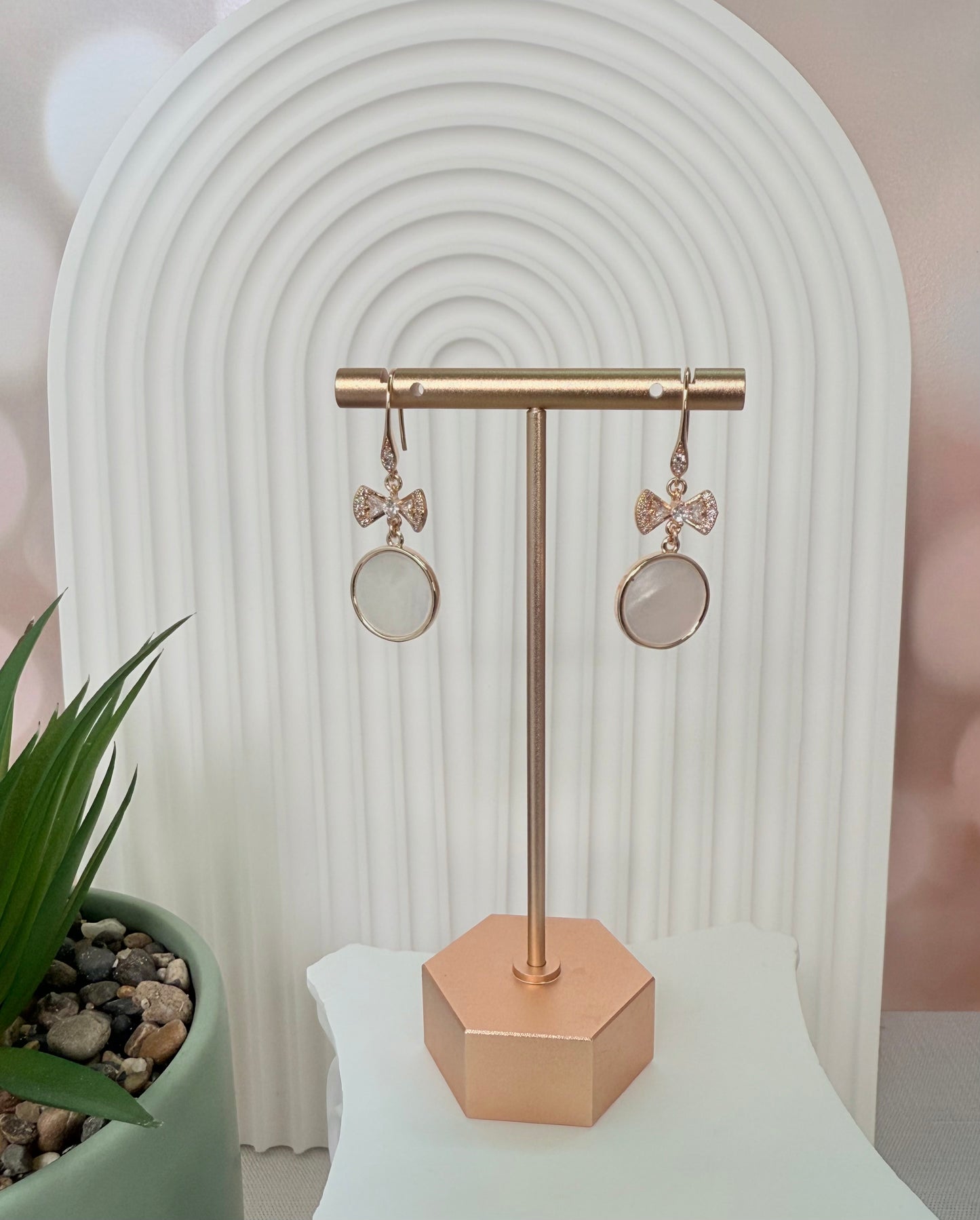 Circle Pearl and Bow
