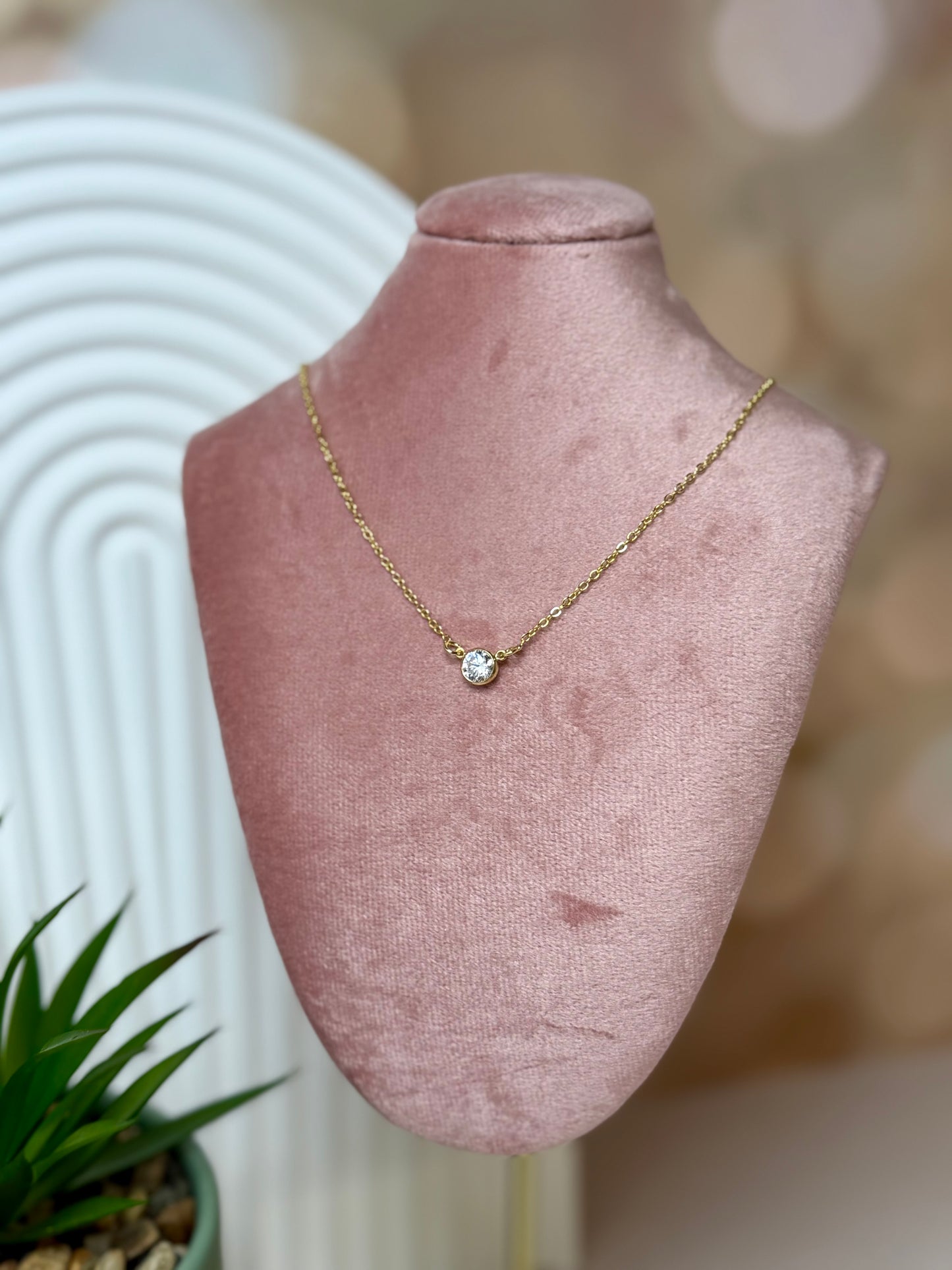 Simple Round Clear Stone