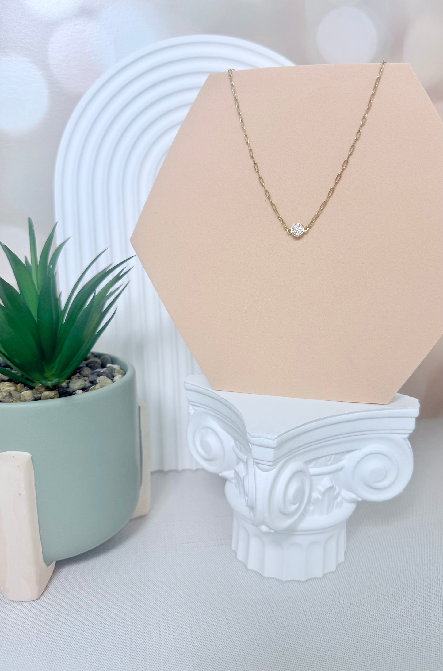 Dainty Circle