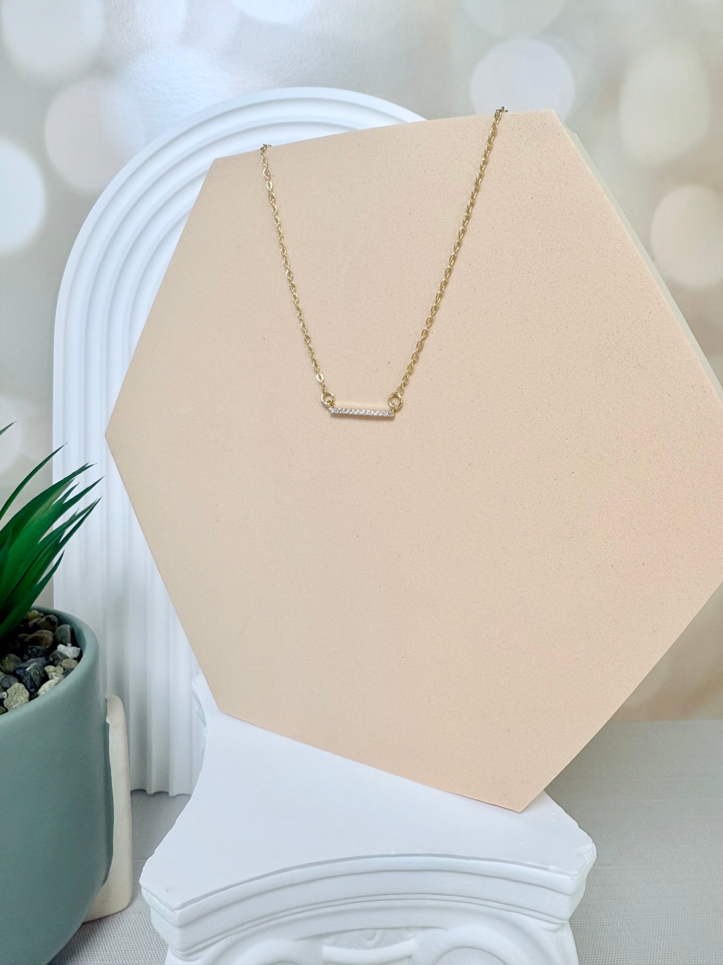 Dainty Bar
