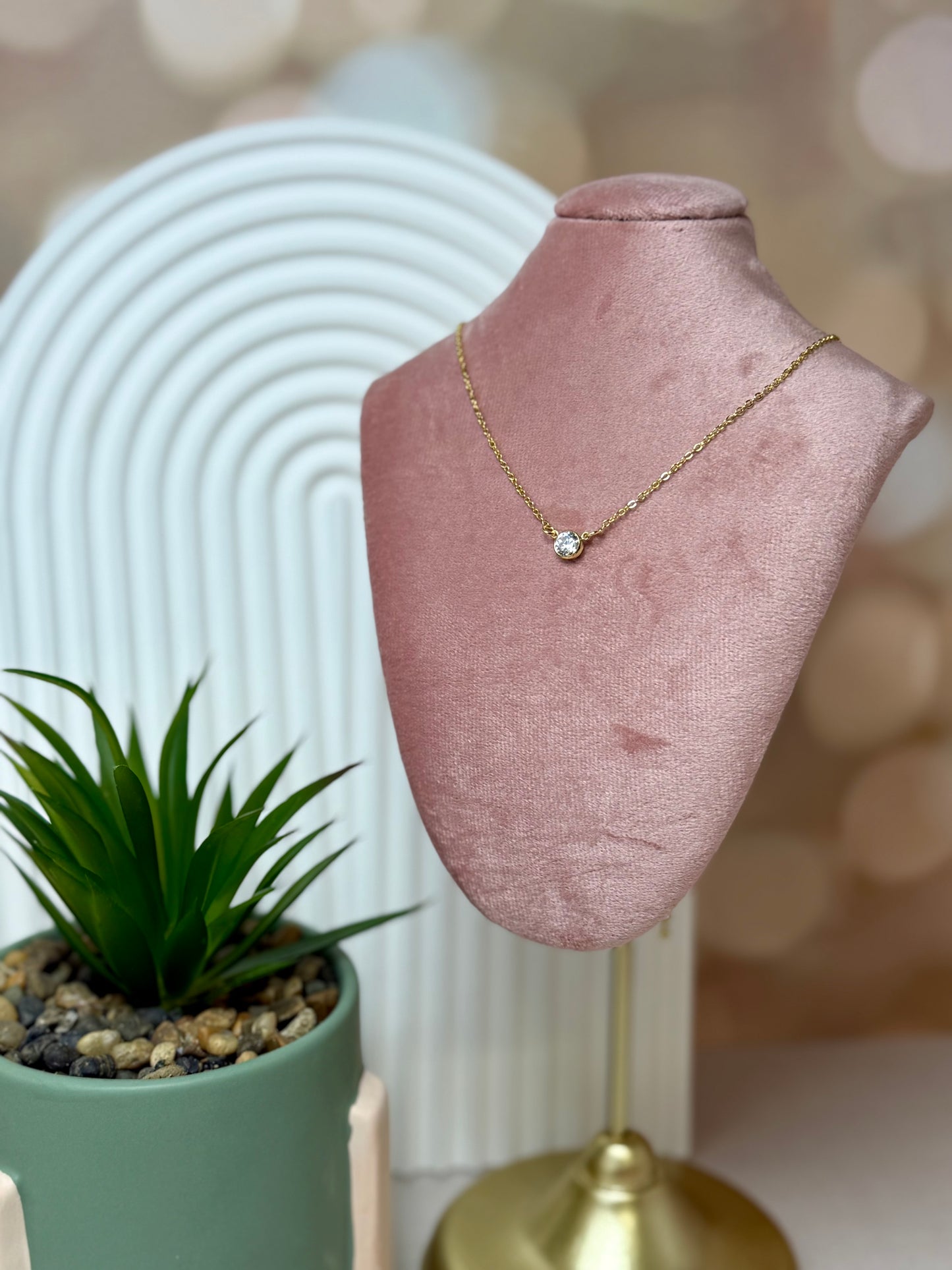 Simple Round Clear Stone