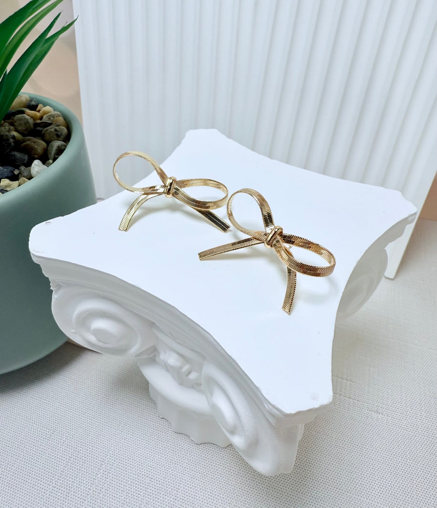 Large Bow Stud
