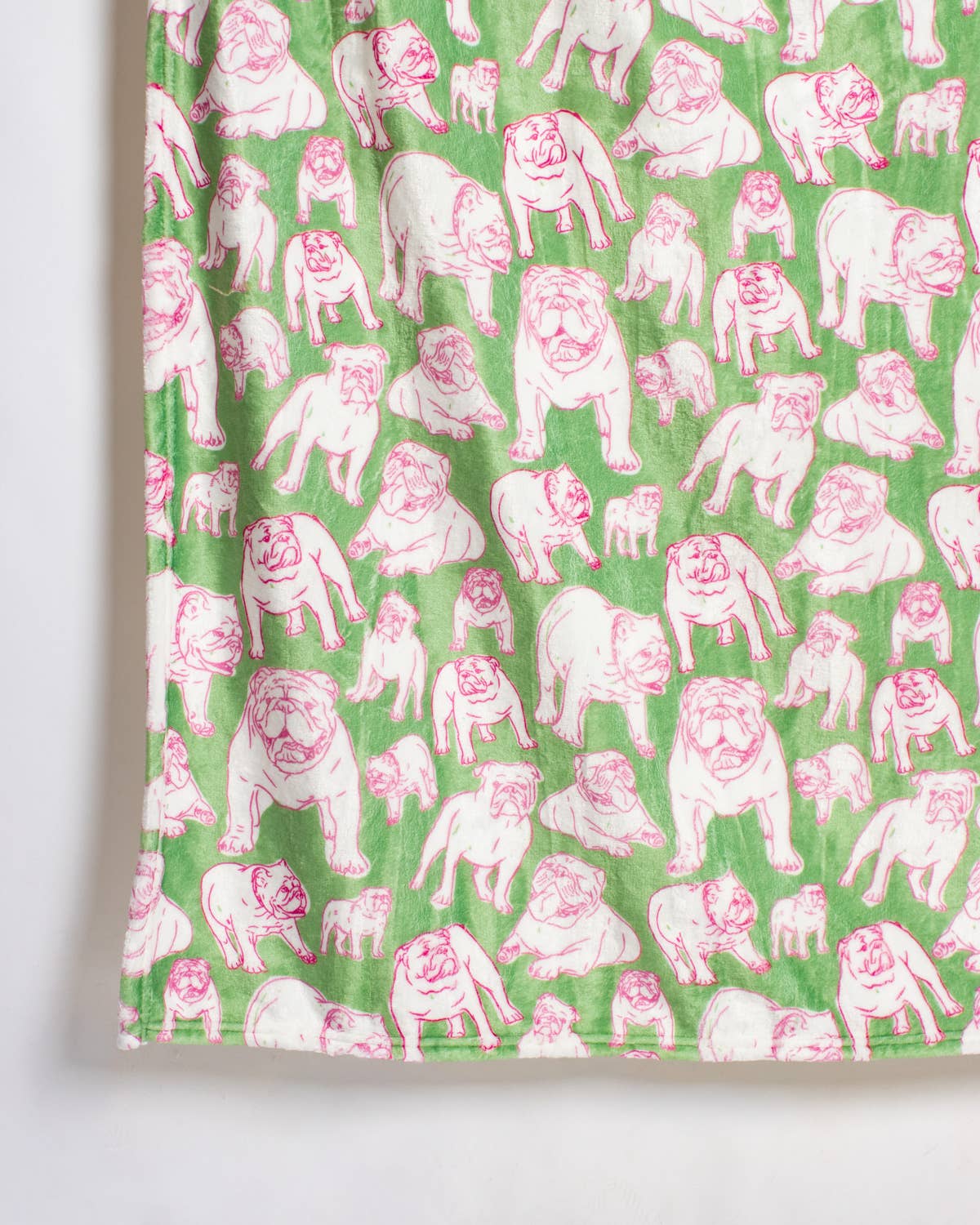 Chelsea Bulldog Throw   Green/Pink   50x60
